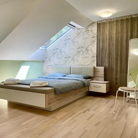 Jaukus Butas Prie Juros *